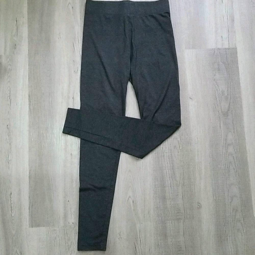 ✨3/10✨ Gray leggings
